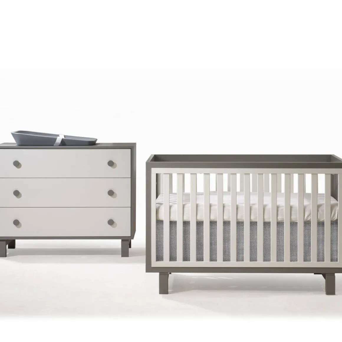 Bjorn Classic Crib & 3 Drawer