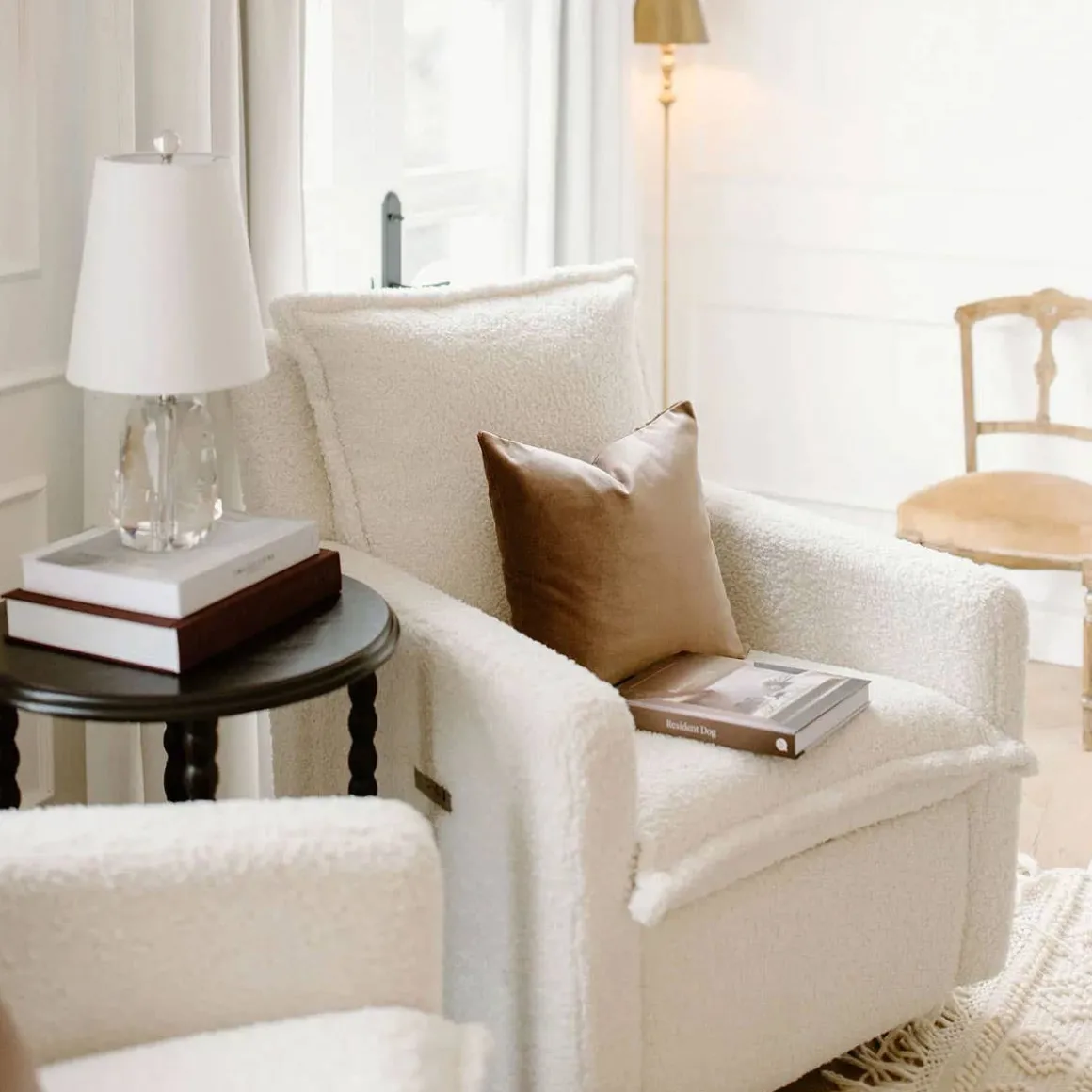 Flynn Swivel Glider with Power Recline Wood Base (Grade D)