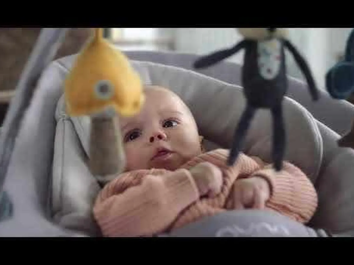 LEAF Grow Swing with Toy Bar