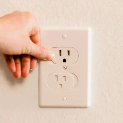 Universal Self-Closing Outlet Cover (3 Pack)